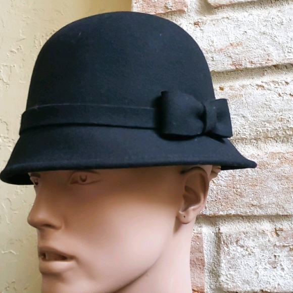 Saks Fifth Avenue hat - Picture 1 of 5